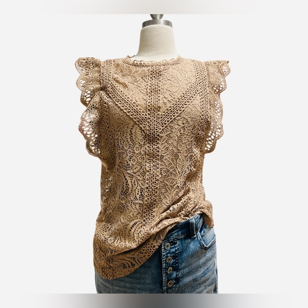 Cable & Gauge LACE Textured Sleeveless Top in COCOA BEIGE